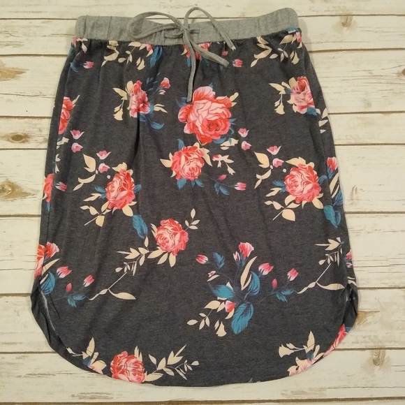 Tickled teal Dresses & Skirts - Tickled Teal Gray Floral Weekender Skirt